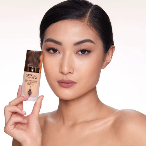 BASE AIRBRUSH FLAWLESS 5.5 WARM - CHARLOTTE TILBURY - Adrissa Beauty - maquillaje
