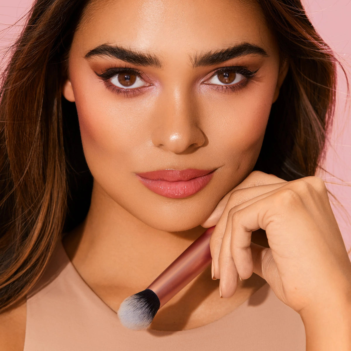 BROCHA EXPERT FACE BRUSH - REAL TECHNIQUES - Adrissa Beauty - Maquillaje
