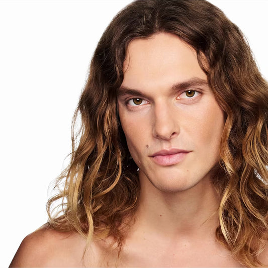 BRONZER LEGALLY BORNZE 20 LIGHT MEDIUM - MARC JACOBS - Adrissa Beauty - Maquillaje