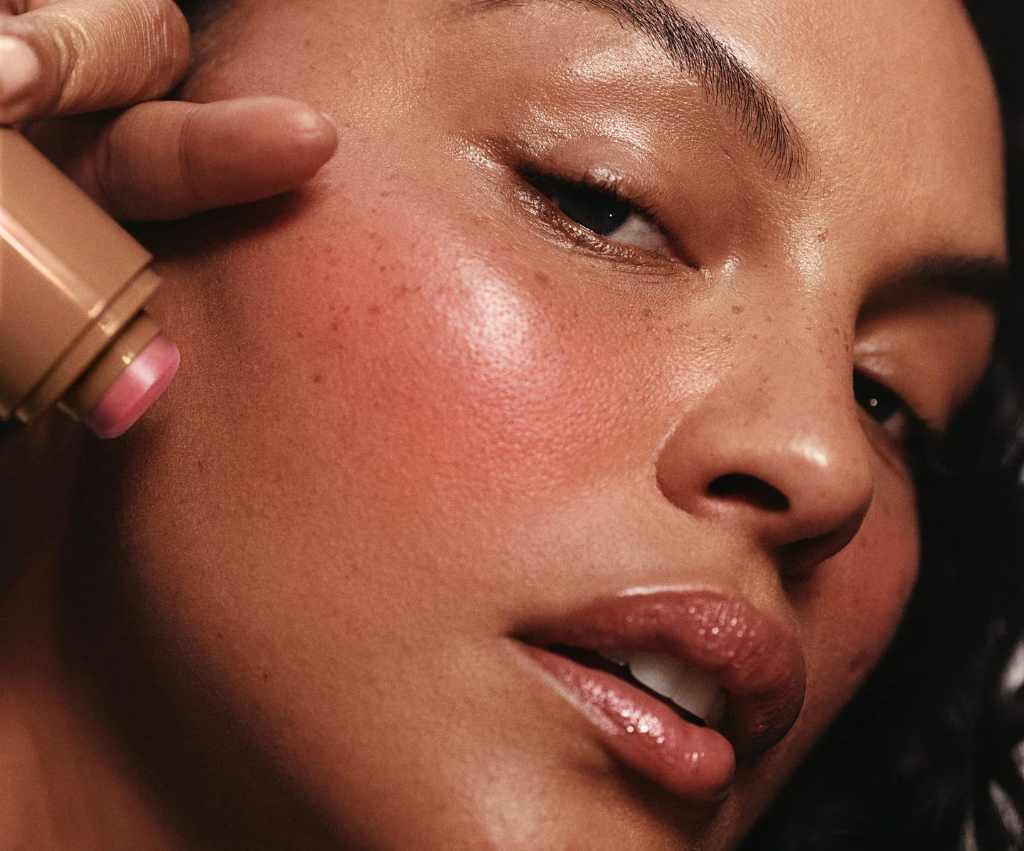 RUBOR POCKET BLUSH FRECKLE - RHODE - Adrissa Beauty - Maquillaje de rostro