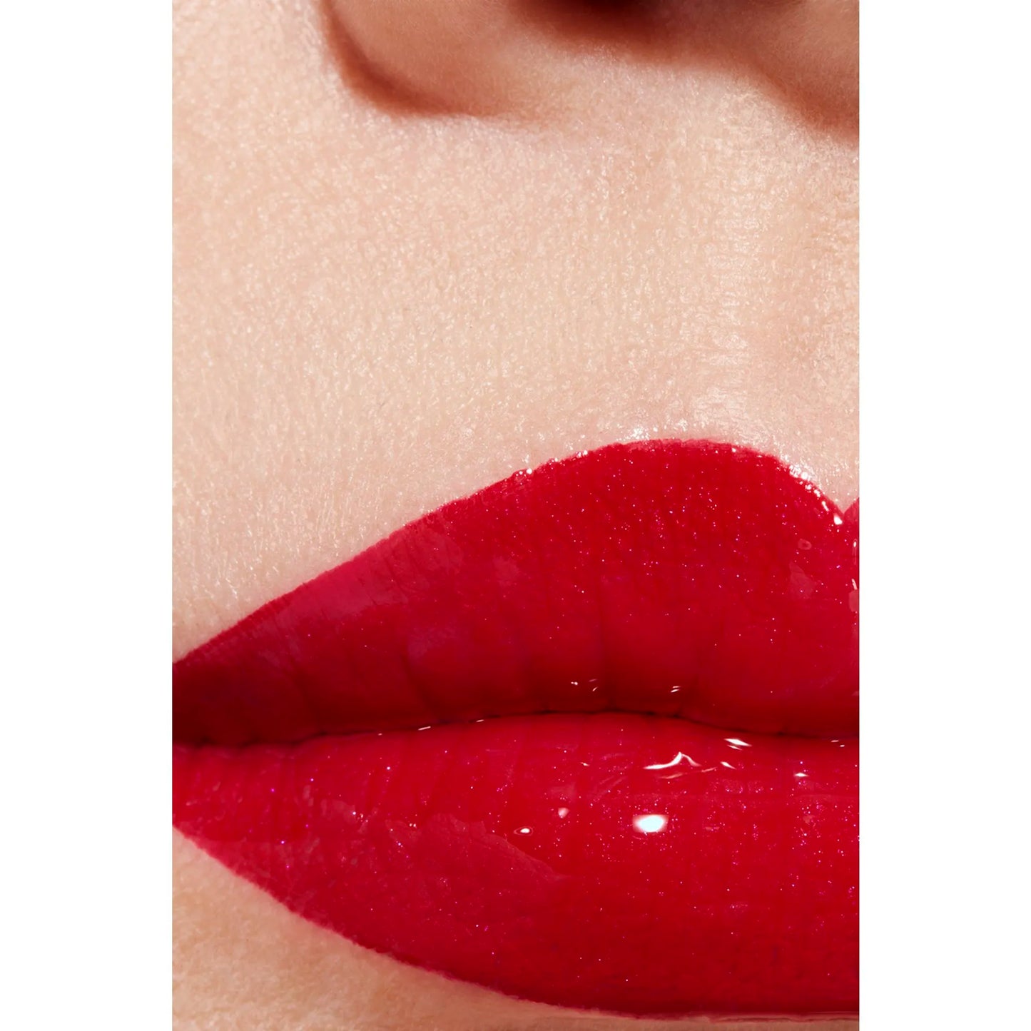 LABIAL LE ROUGE DUO ULTRA TENUE 47 DARING RED - CHANEL - Adrissa Beauty - Maquillaje