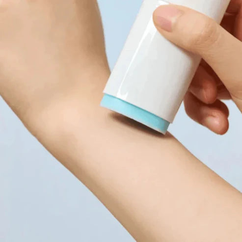 PROTECTOR SOLAR BARRA MADAGASCAR CENTELLA SILKY FIT 20GR - SKIN1004 - Adrissa Beauty - Perfumes y colonias