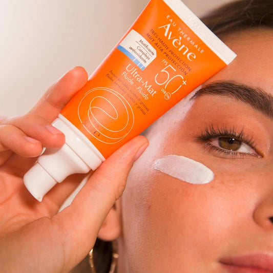 PROTECTOR SOLAR ULTRA MAT FLUIDO PIEL SENSIBLE MIXTA GRASA SPF50 50ML - AVENE - Adrissa Beauty - Cuidado de la piel