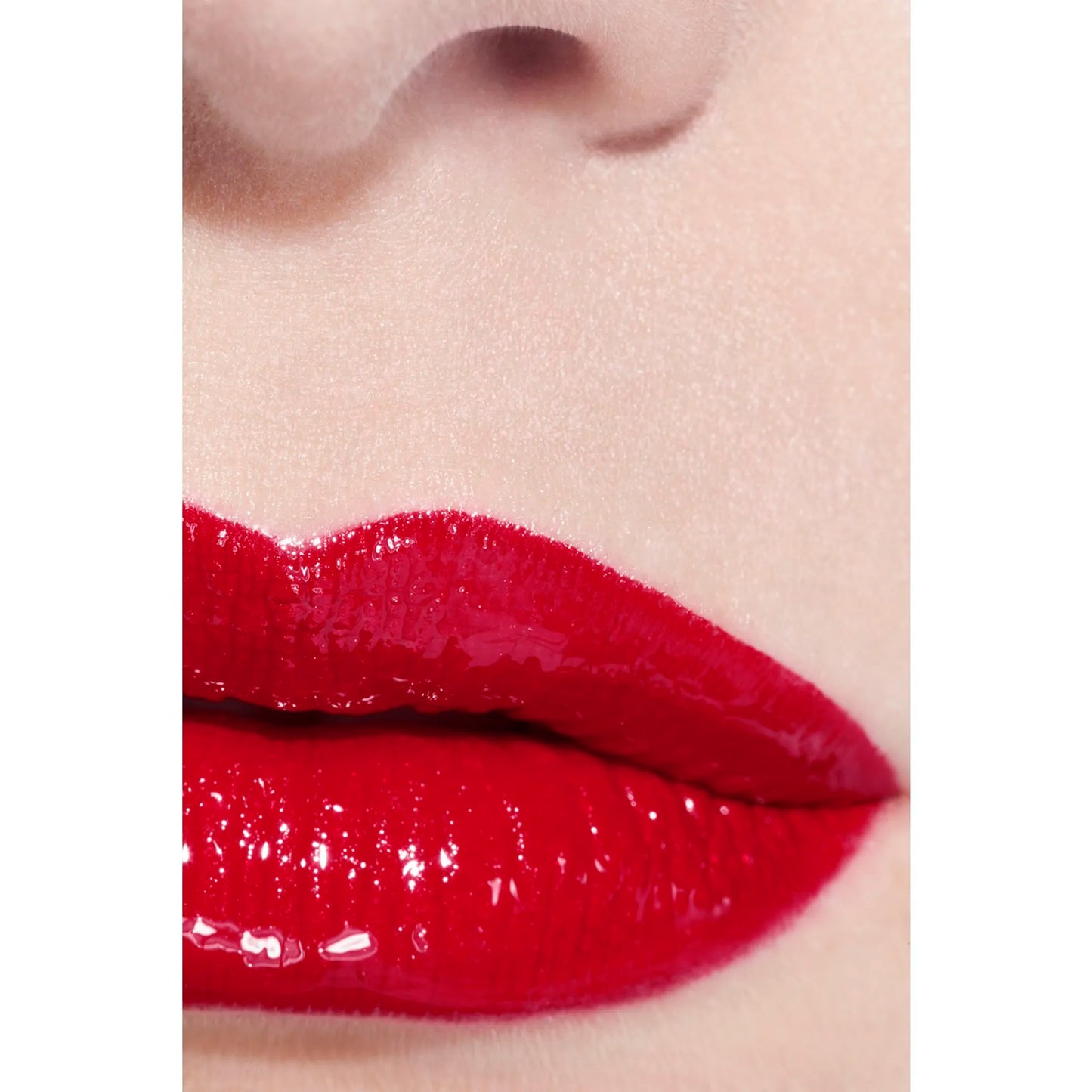 LABIAL LE ROUGE DUO ULTRA TENUE 47 DARING RED - CHANEL - Adrissa Beauty - Maquillaje
