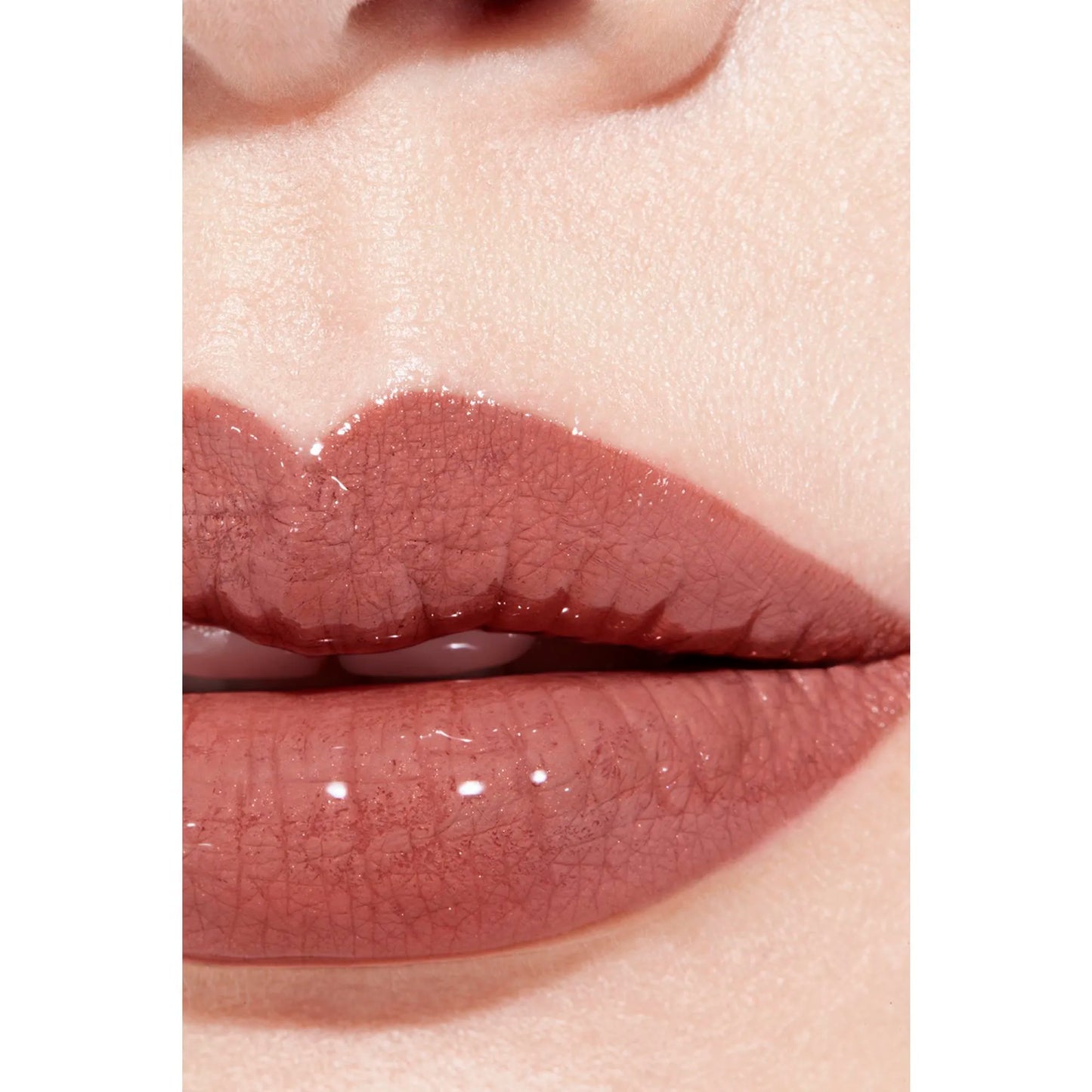 LABIAL LE ROUGE DUO ULTRA TENUE 69 TENDER BEIGE - CHANEL - Adrissa Beauty - Maquillaje