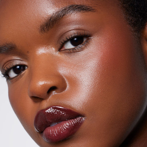 LIP GLOSS TINTED PLUM - REFY - Adrissa Beauty - Maquillaje