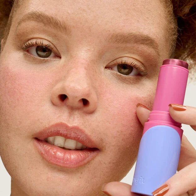 RUBOR BARRA JUCE STICK FIGGIE - BENEFIT - Adrissa Beauty - Maquillaje