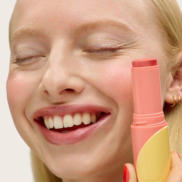 RUBOR BARRA JUCE STICK SHELLIE - BENEFIT - Adrissa Beauty - Maquillaje