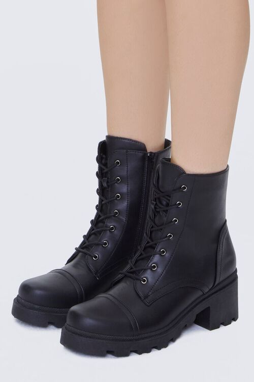 BOTAS ALTAS NEGRAS CON CIERRE TALLA 7 - FOREVER 21 - Adrissa Beauty - Calzado